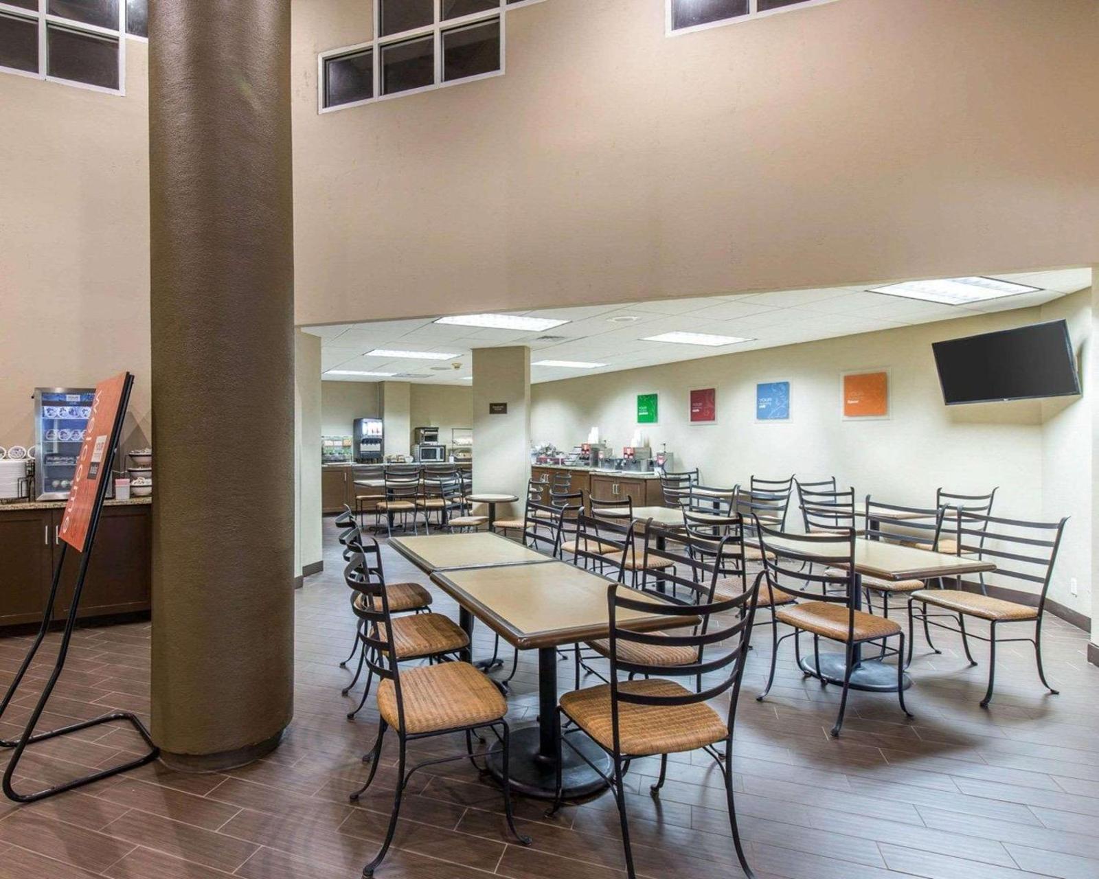 Comfort Inn & Executive Suites Naples Main image 1
